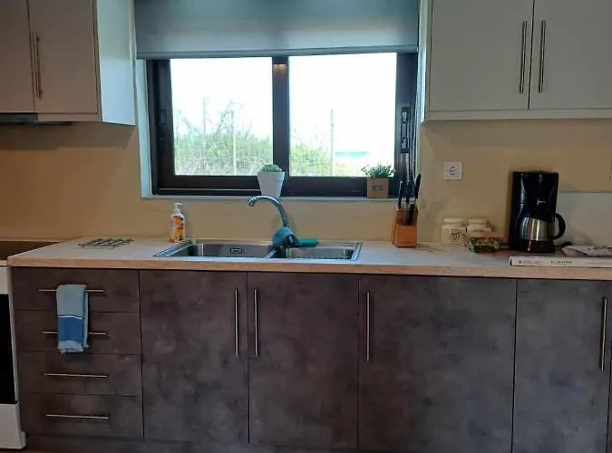 شقة 2 آيا آنا